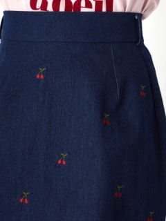 チェリー刺繍台形スカート