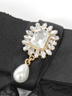 ビジューリボンブローチ