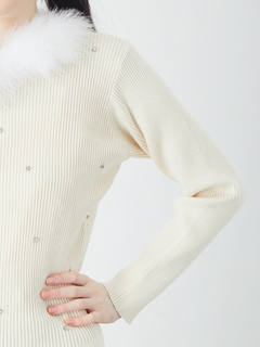 キラキラフェザーオフショルニットTOPS