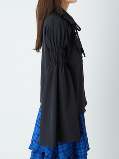 フレア袖タックブラウス