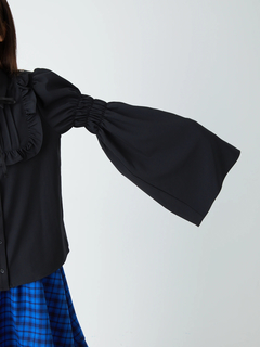 フレア袖タックブラウス