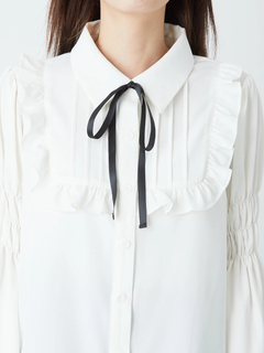 フレア袖タックブラウス
