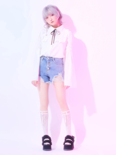 フレア袖タックブラウス