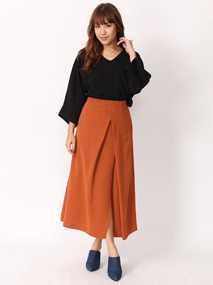 タックスリット入りロングスカート