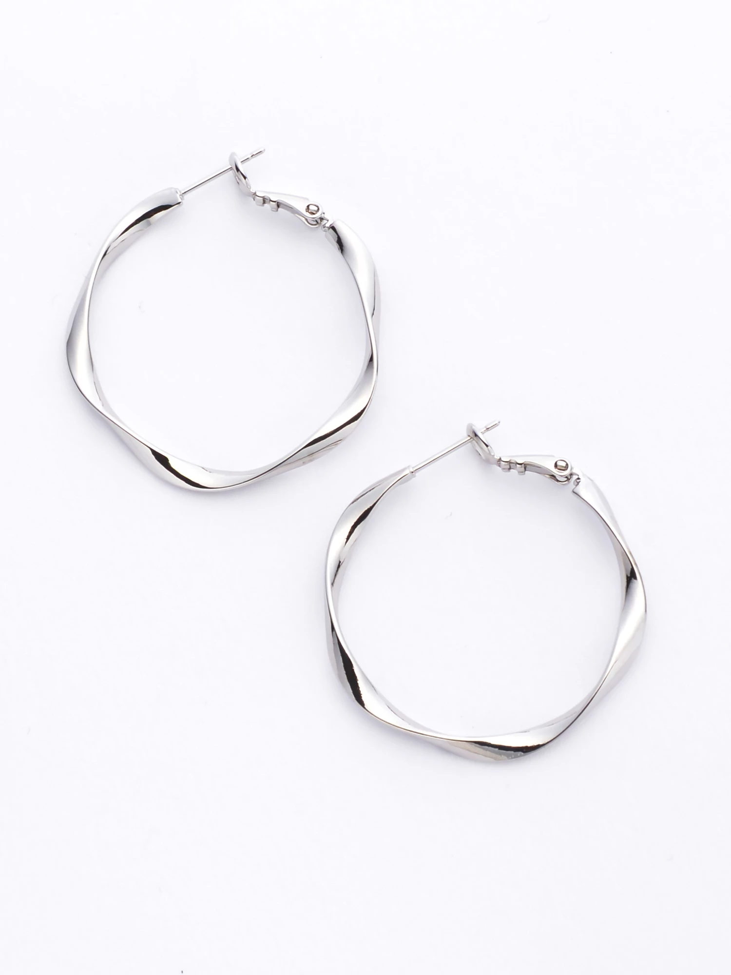 ねじりリングフープピアス