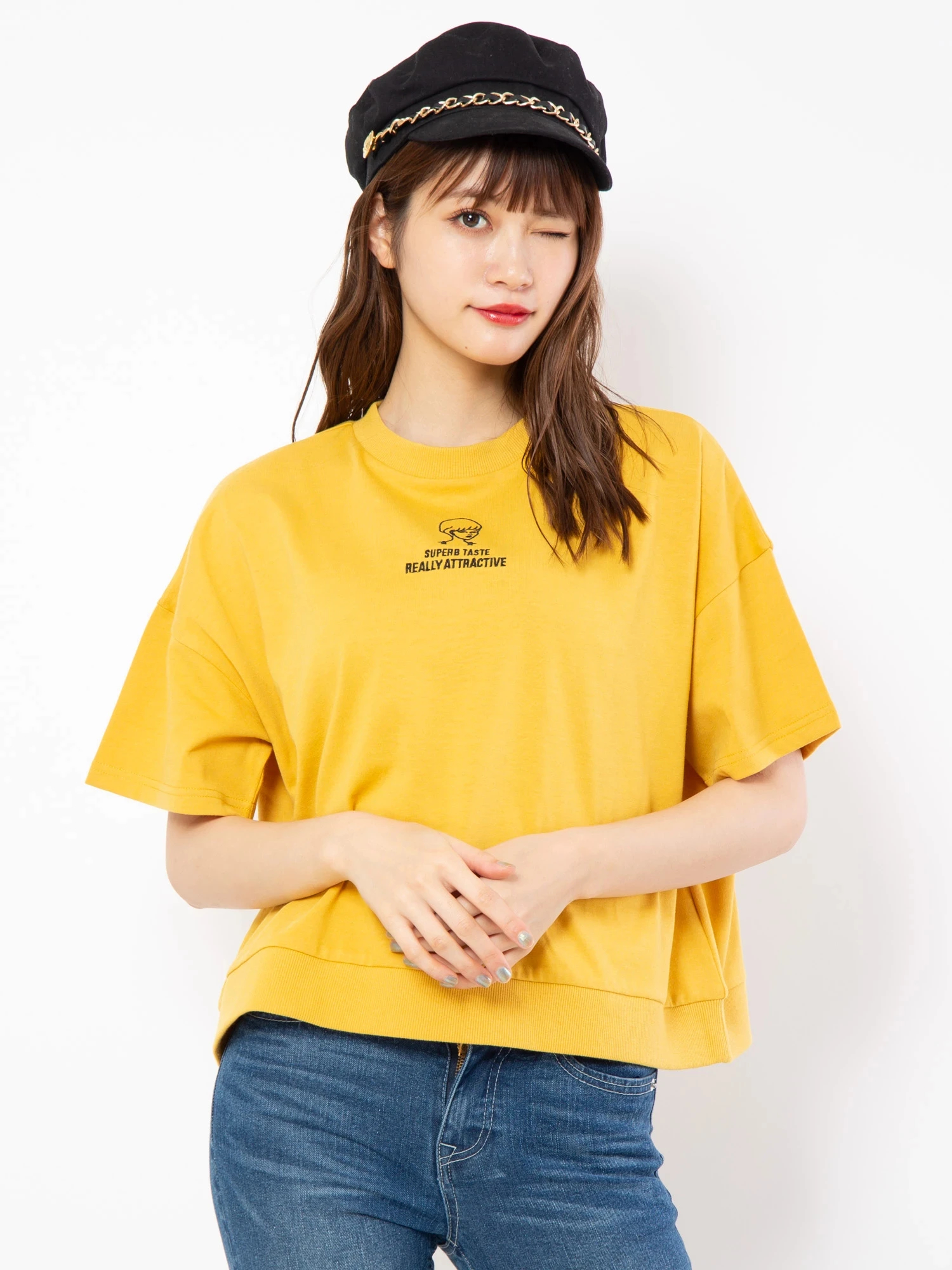 ハイネック刺繍Tシャツ