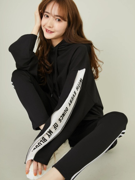 ロゴスリーブパーカー Cecil Mcbee セシルマクビー のパーカ ファッション通販 Ailand アイランド