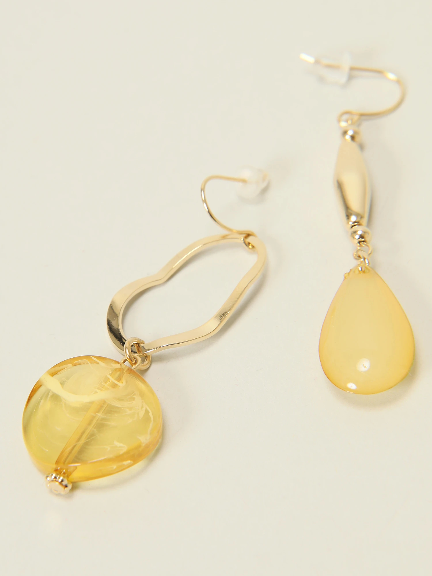 アシンメトリーアクリルピアス