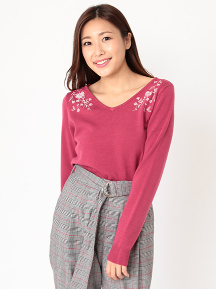 フラワー刺繍入りVネックニットTOPS