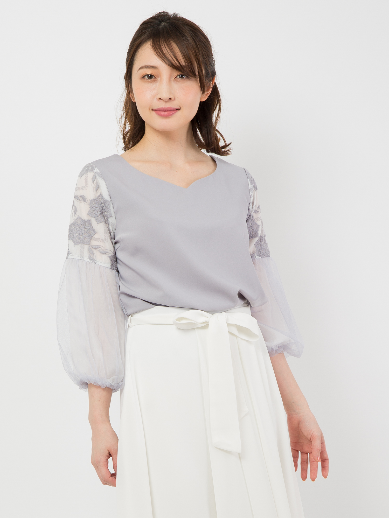 チュール刺繍切替えスリーブブラウス