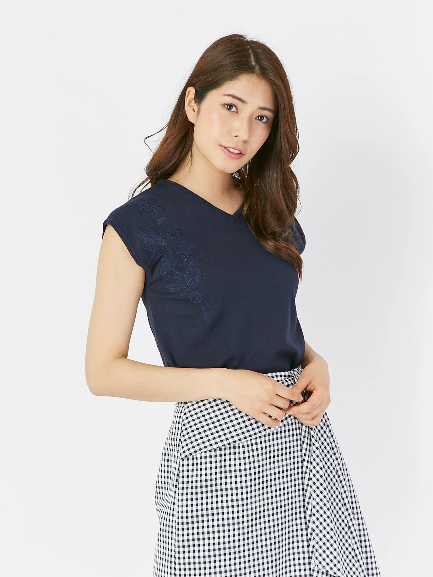 肩刺繍フレンチスリーブニット