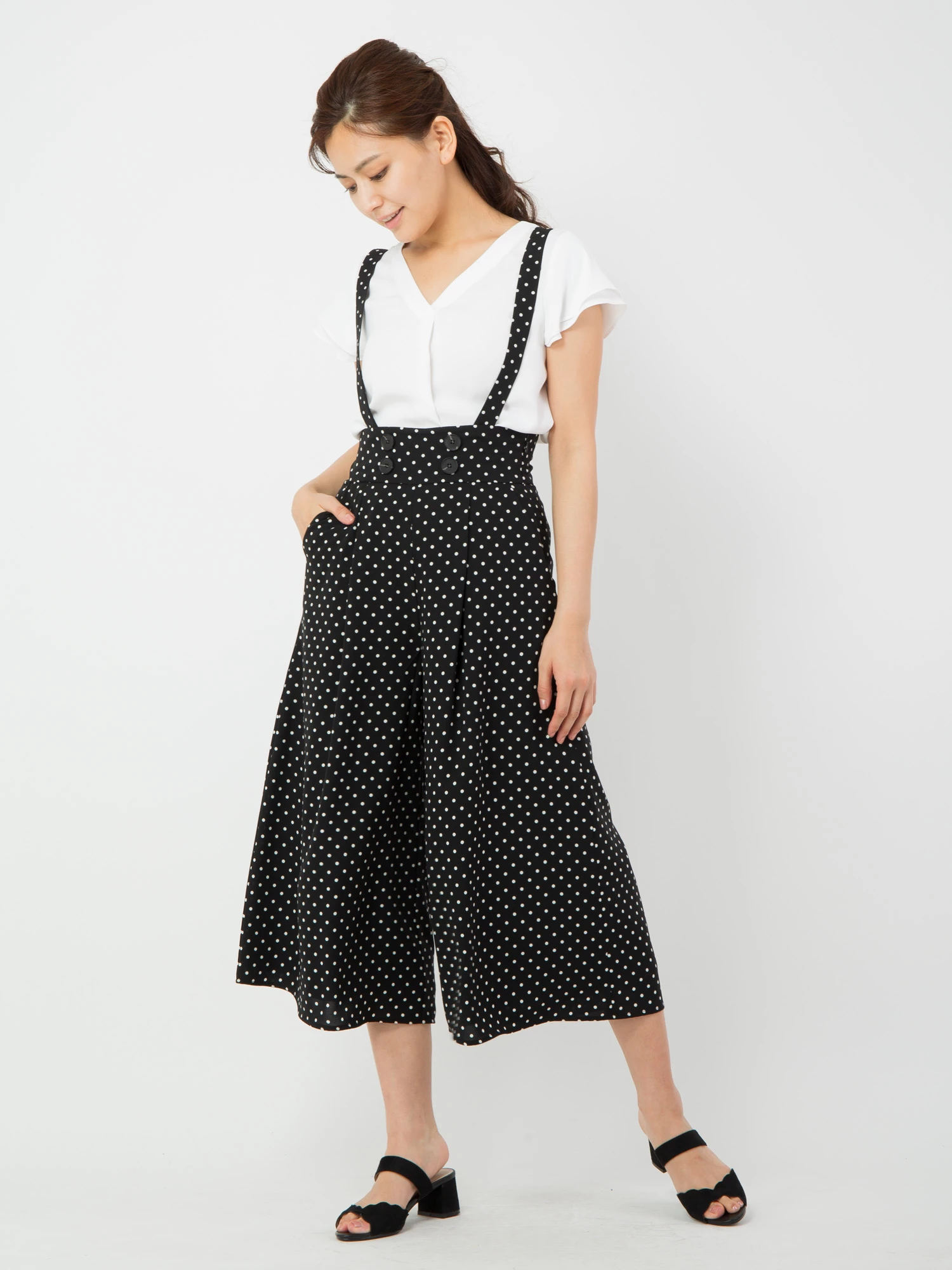サスペンダー付きタックワイドパンツ