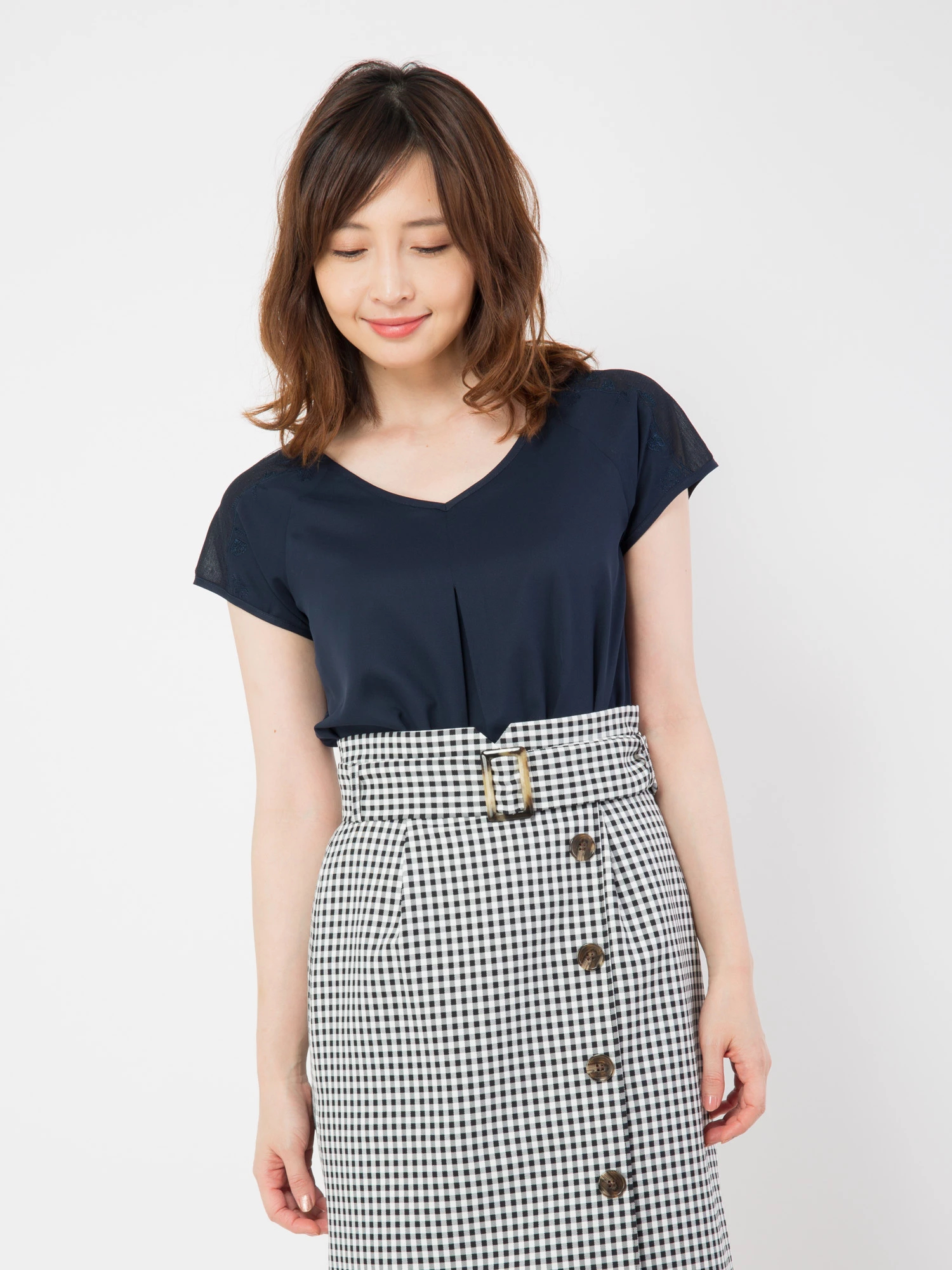 袖透かし刺繍ブラウス
