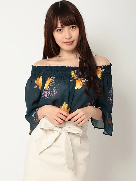 飛び花オフショルブラウス
