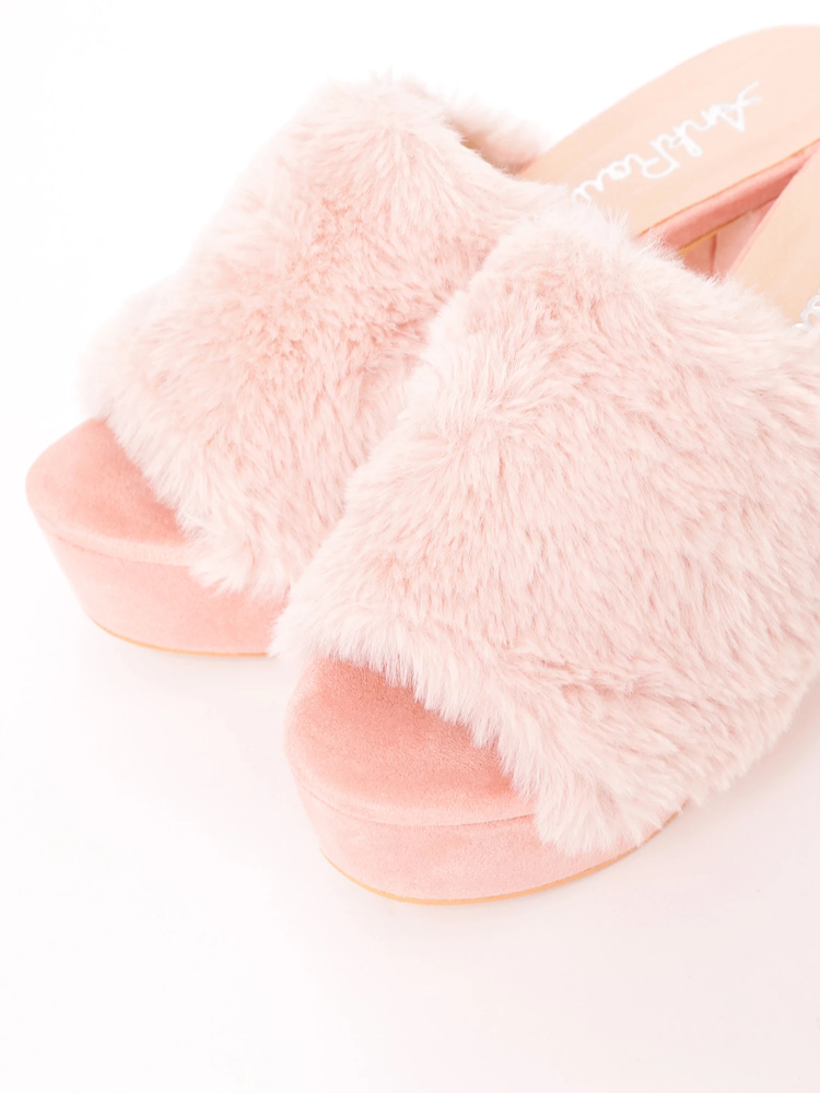 Katie ピンク ファーサンダル　ミュール Katie ピンク ファーサンダル ミュール ピンクのハイヒール