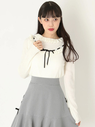 スクエアヨークフリルニット　ホワイト スクエアヨークフリルニット ホワイト - メルカリ