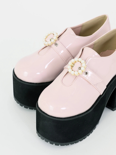エナメルパールバックルシューズ