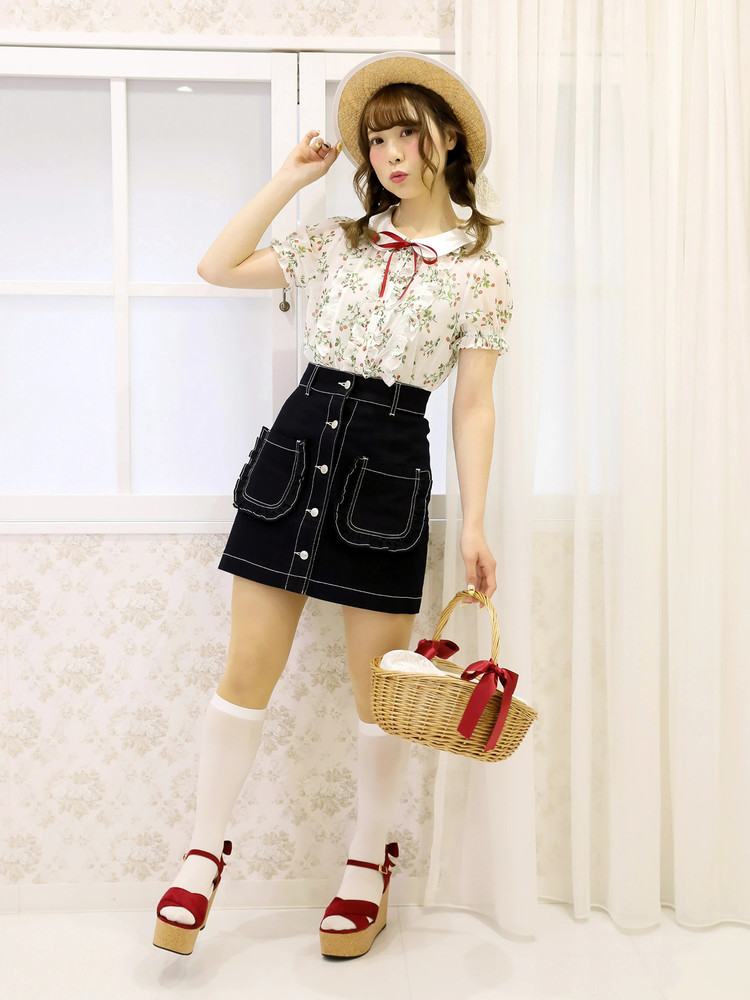 韓国人気！(R004)バービードール　チャーム ブラウス着用 韓国人気！(R004)バービードール チャーム ブラウス着用