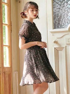 PetitRoseプリーツシフォンワンピース