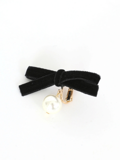 ベロアリボン×パールイヤリング