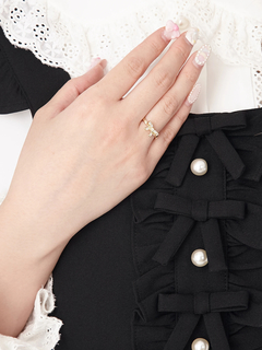 Petit Ribbon Ring