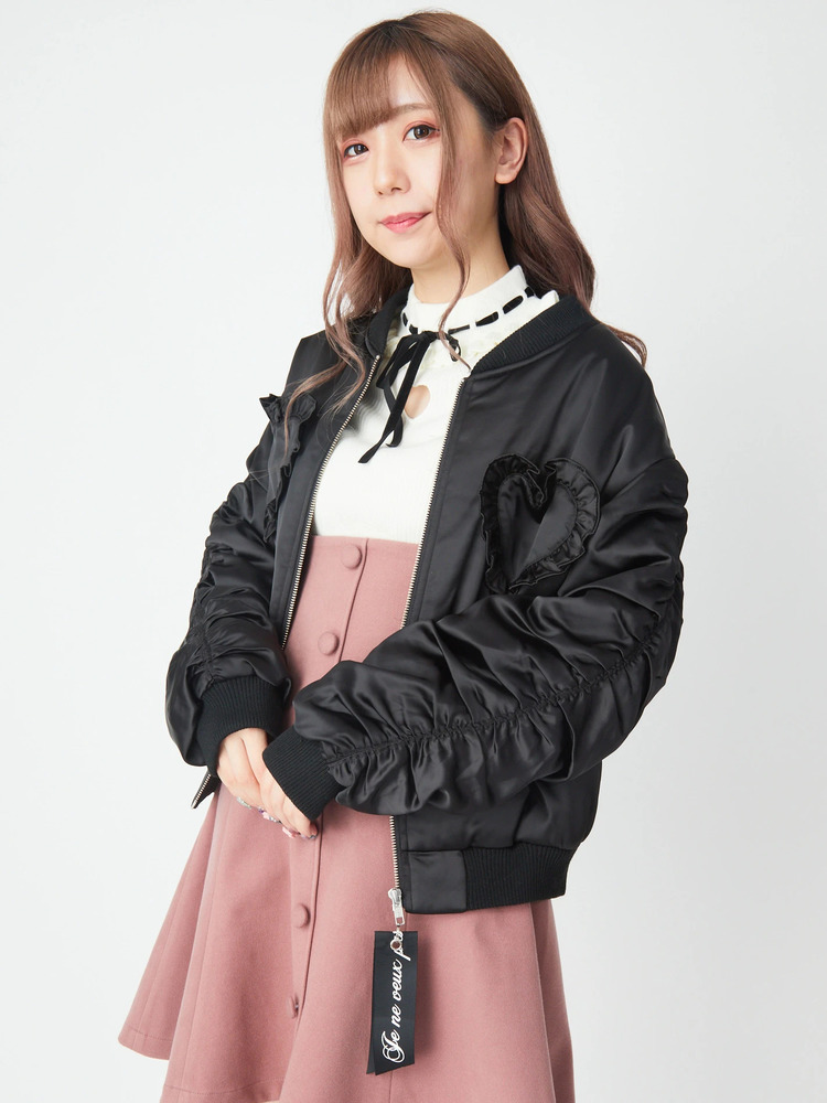 新品 KETTY 3.4万リバーシブル 赤×薔薇フリルジャンパーブルゾン M〜L 新品 KETTY 3.4万リバーシブル 赤×薔薇フリルジャンパーブルゾン