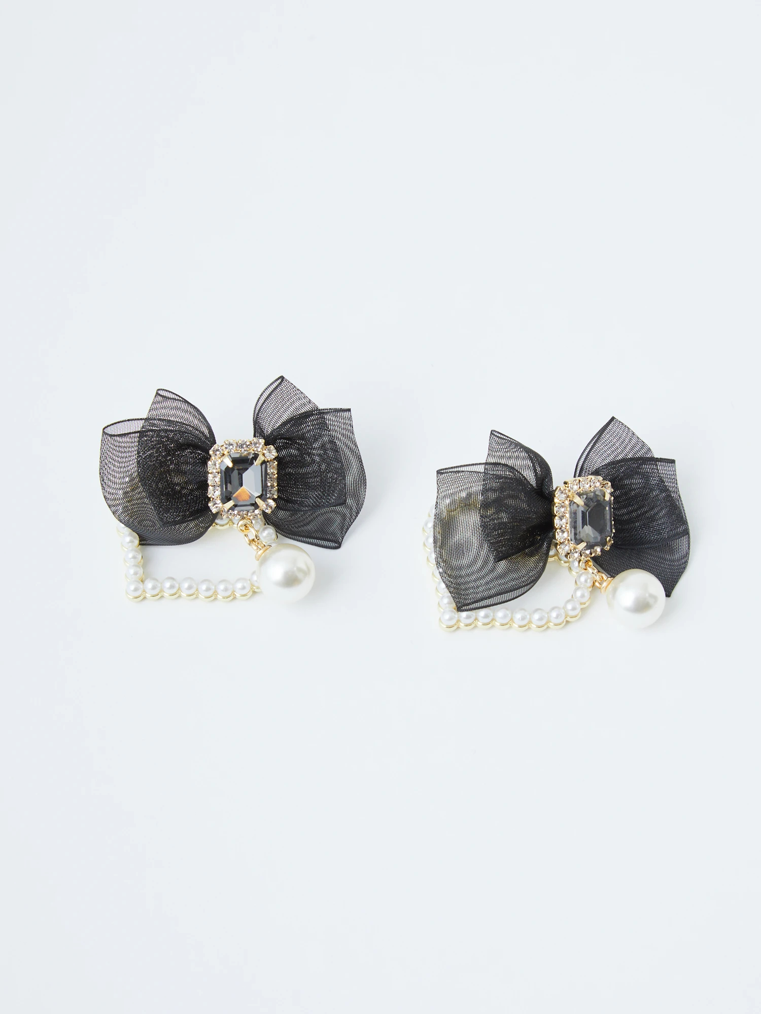 チェーンステンレスリボンピアス | AND ON JIONE STORE