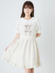 ベージュ