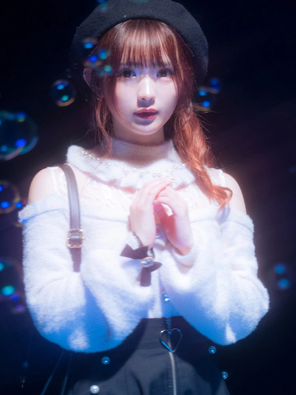 フェザーオフショルニット(ホワイト)