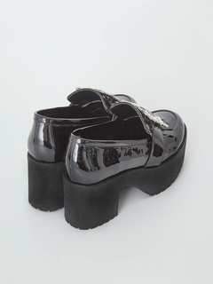 ビジューバックルローファー