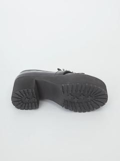 ビジューバックルローファー