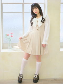 ビジューバックルローファー