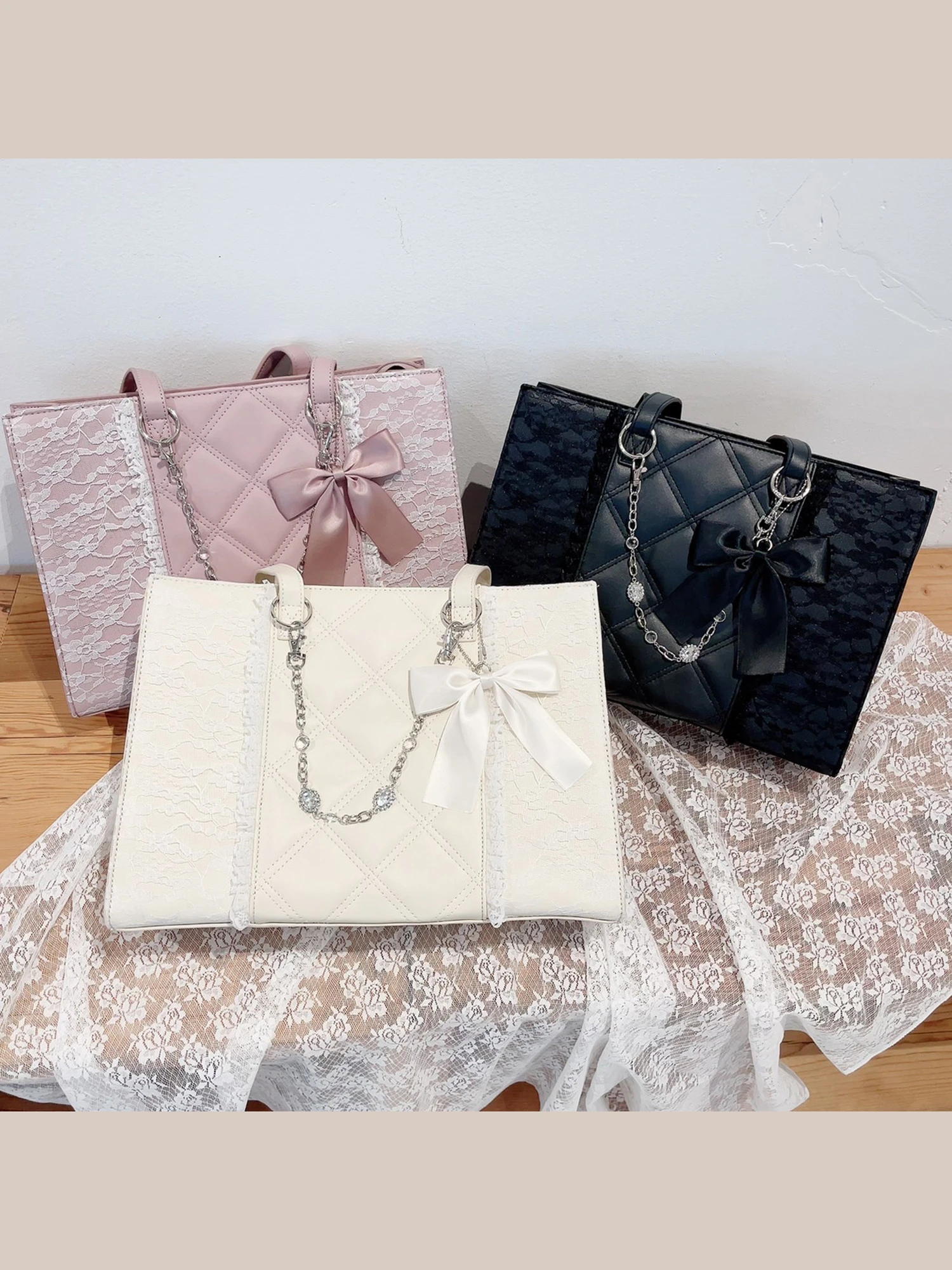 RIKOのキルティングバッグ【新品タグ付き】グログラン×キルティング×刺繍ベージュレース バゲット バッグ