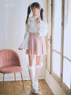 ティアラブローチ プリーツスカート