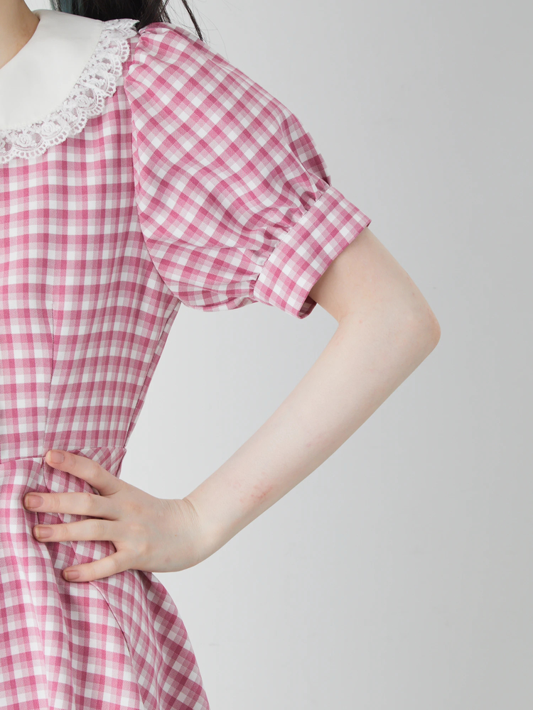 初期ボディソングルーズフィット チュニック 半袖 グレー 赤ピンクチェック 初期ボディソングルーズフィット チュニック 半袖 グレー 赤ピンクチェック