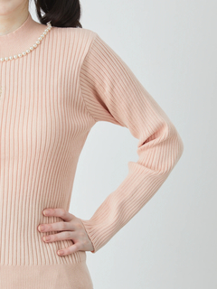 ロゴ刺しゅうニットTOPS