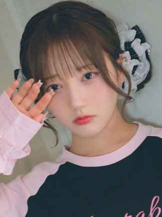 【急】ツイード　赤　ラメ　キラキラ　韓国　ワンホン　イニシャル　誕生日 韓国ネイル💓 最近はワンホンが流行っているけどビジュー