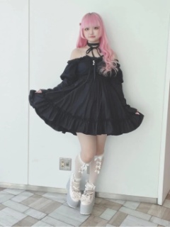 オフショルドーリーワンピース
