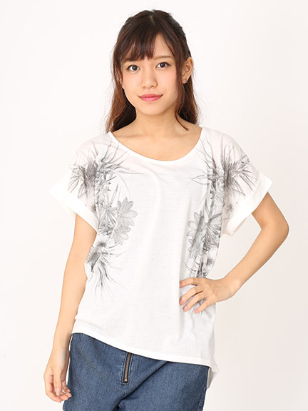 ボタニカルプリントTシャツ
