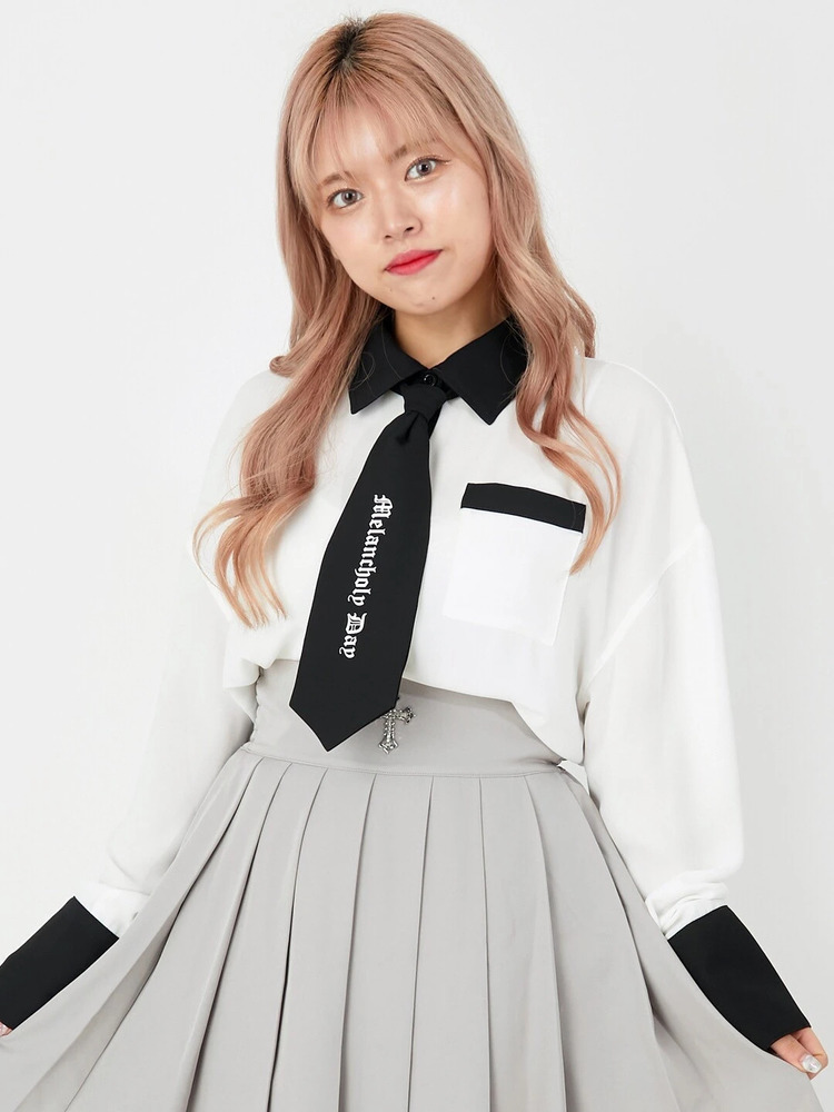 【新品タグ付き】aimeine サイドシェイプセーラーカラーシャツ　アイボリー ネクタイブラウス - Jamie エーエヌケー(ジェイミーエーエヌケー)の