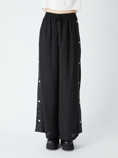 レースが見えるワイドパンツ