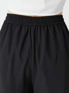 レースが見えるワイドパンツ