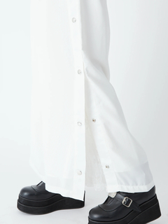 レースが見えるワイドパンツ