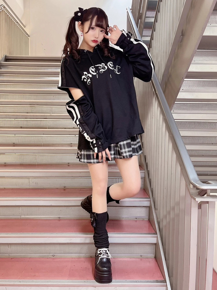 エドナEDNAえみりんパーカー　BLACK EDNA (@edna___official) • Instagram photos and videos