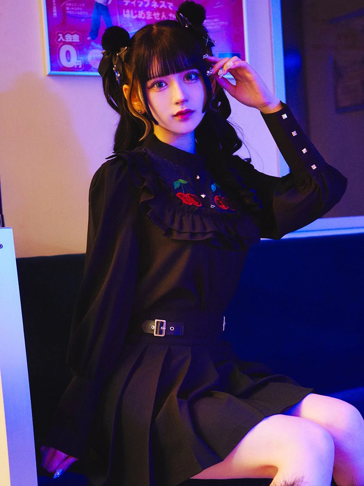 （さくらんぼ）yori ストレッチフリルブラウス 38 ブラック yori – yori shirocon