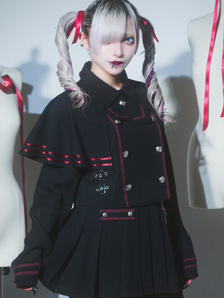 Jamie エーエヌケー(ジェイミーエーエヌケー)
ミリタリー風ケープワンピース Jamieエーエヌケー (@jamieank) • Instagram photos and videos