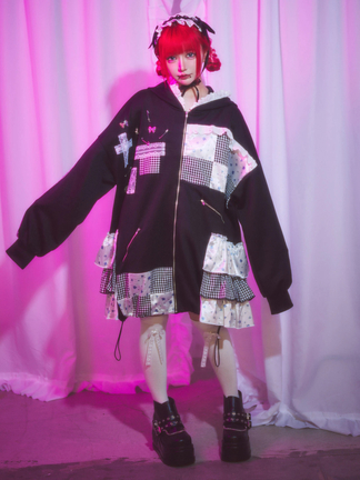 お花のリメイクパーカー - Jamie エーエヌケー(ジェイミーエーエヌケー