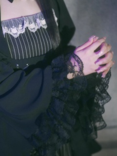 デコルテあきお姫様ブラウス