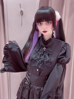 ジャボ付き姫袖ブラウス
