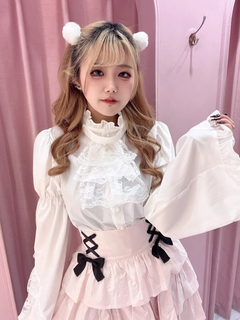 ジャボ付き姫袖ブラウス
